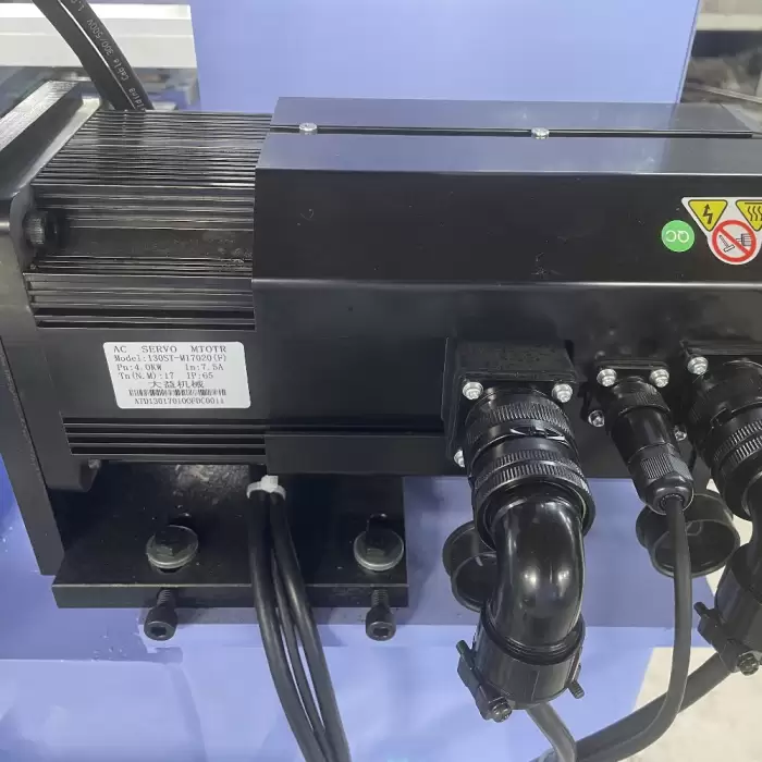 Quilting and Embroidery Machine for Car Floor Mat and Bed Sheets — image 4