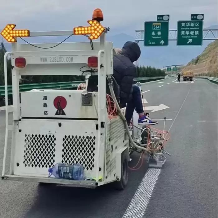 CE Approved Cold Spraying Airless Road Marking Machine — image 4
