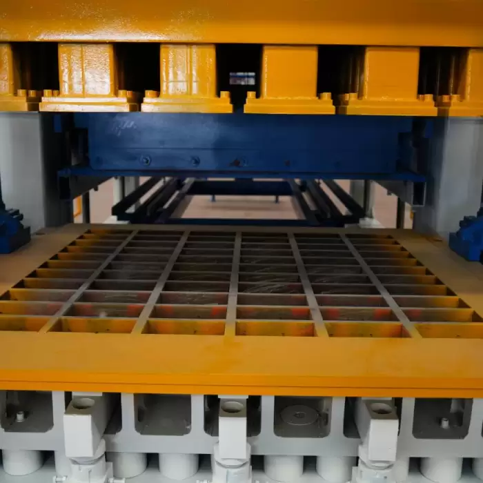 QT6-15 Automatic Concrete Bricks Making Machine — image 3