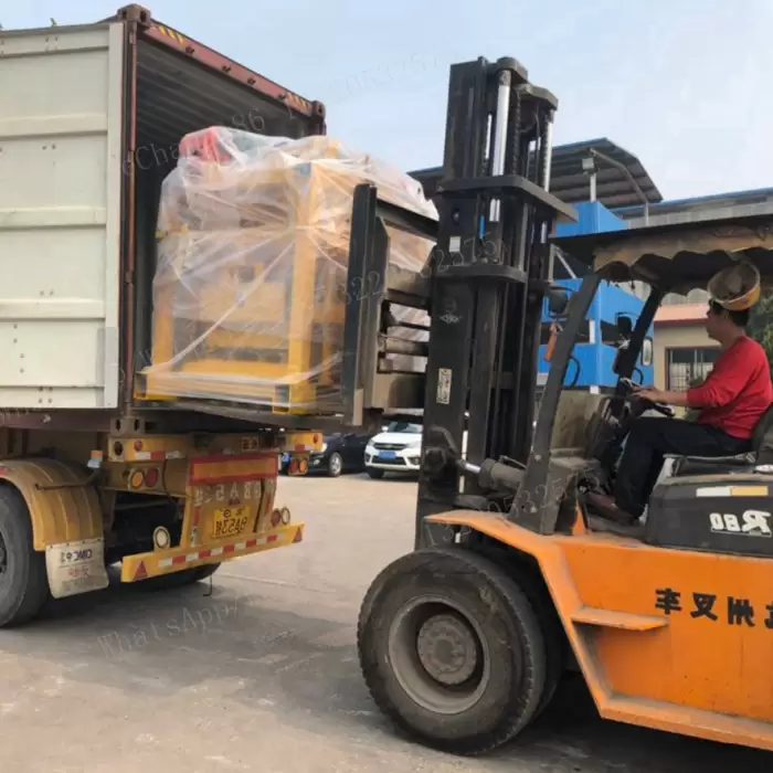 Six-hole Qtj4-40 Diesel Engine Mobile Brick Making Machine — image 4