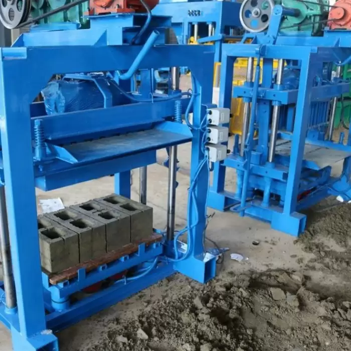 Six-hole Qtj4-40 Diesel Engine Mobile Brick Making Machine — image 6