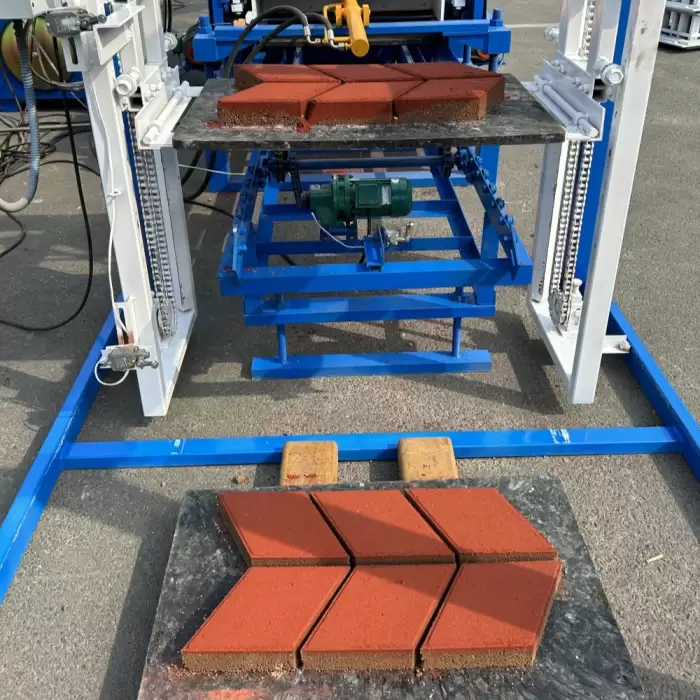 QT4-15S Full Automatic Hydraulic Concrete Brick Forming Machine — image 4