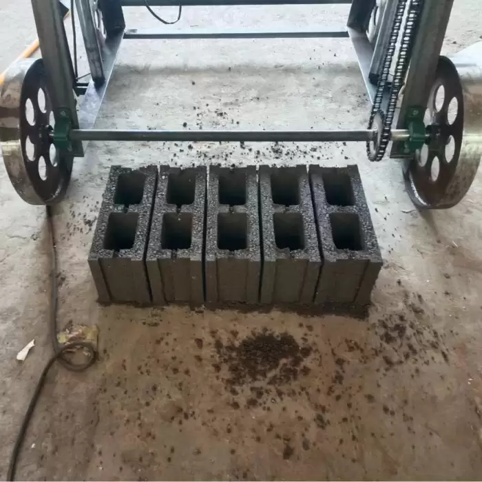 Electric Large Wheel Mobile Concrete Brick Making Machine — image 5