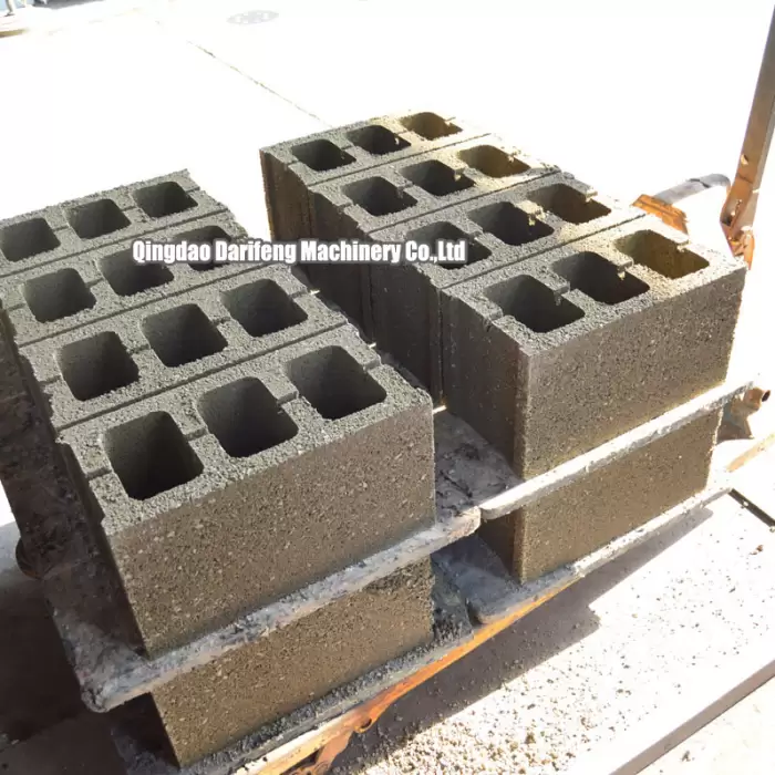 QT4-18 Hollow Brick Making Machine — image 6