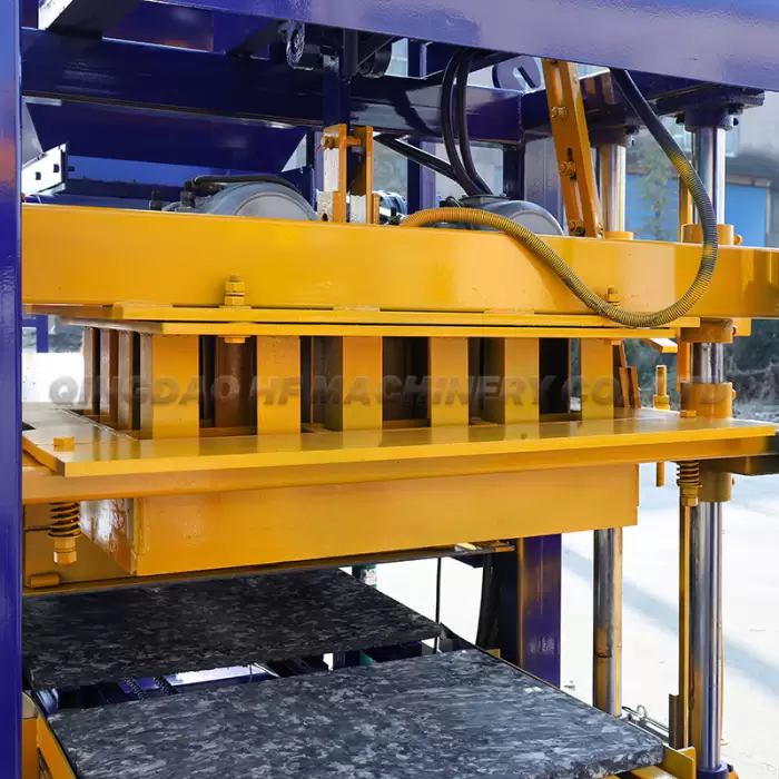 Qt4-25 Hydraulic Small Brick Making Machine — image 4