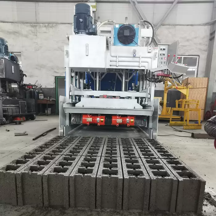 HF QTM10-15 Hydraulic Mobile Concrete Hollow Egg Laying Block Machine — image 4