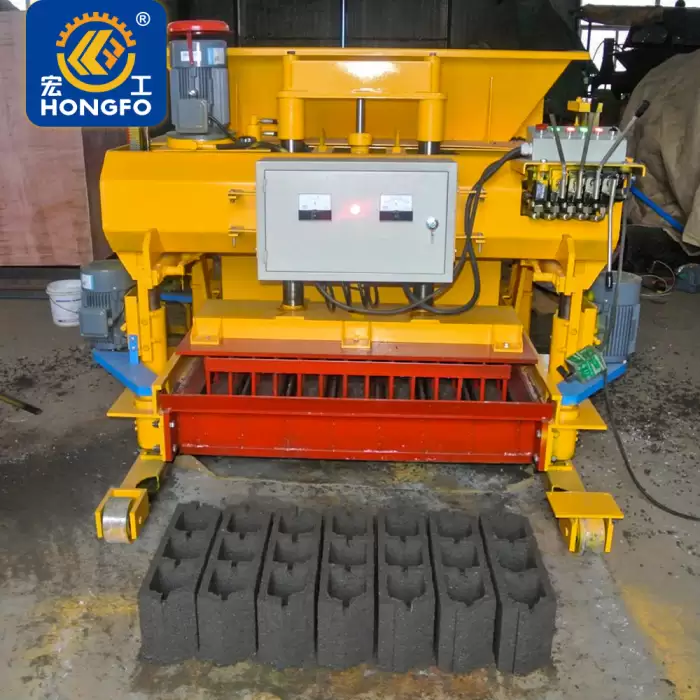 QTM6-30 Mobile Brick Making Machine — image 3