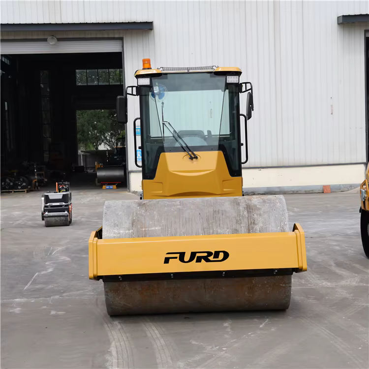 8 Ton Riding On Vibratory Roller Smooth Drum Soil Compactor — image 2