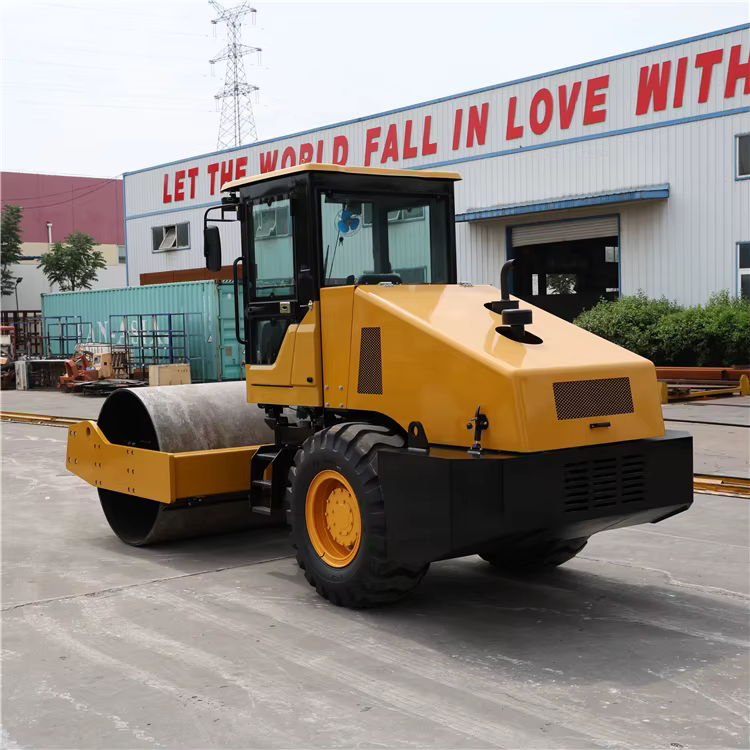 8 Ton Riding On Vibratory Roller Smooth Drum Soil Compactor — image 4