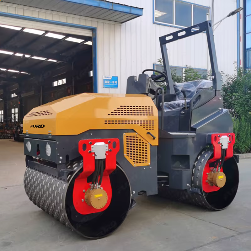 Riding 4000 Kg Articulated Padfoot Trench Roller — image 3