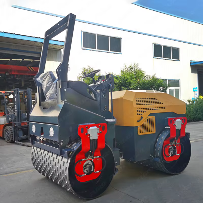 Riding 4000 Kg Articulated Padfoot Trench Roller — image 6