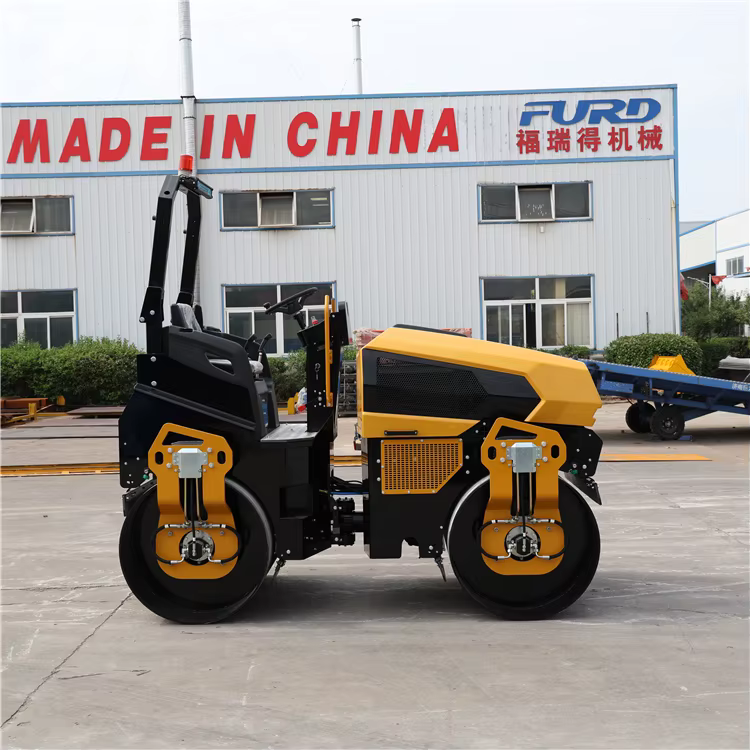 55-Inch Drum Width Vibratory Asphalt Roller — image 3