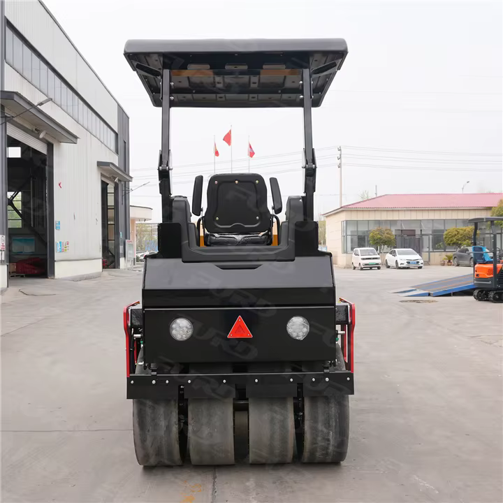 4 Ton Road Construction Machine with Front Vibrating Smooth Drum and Rear Pneumatic Tires — image 5