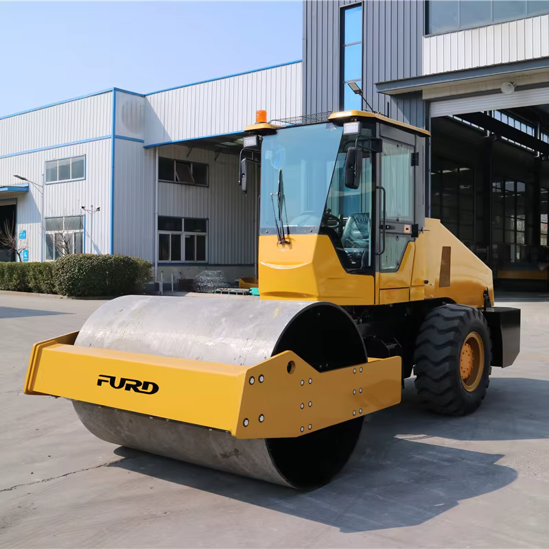 Single Drum Roller 6 Ton Soil Compactor — image 4