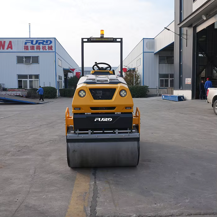 Vibratory 1.5 Ton Multi Tyre Roller Compaction Rubber Tire Asphalt Roller — image 5