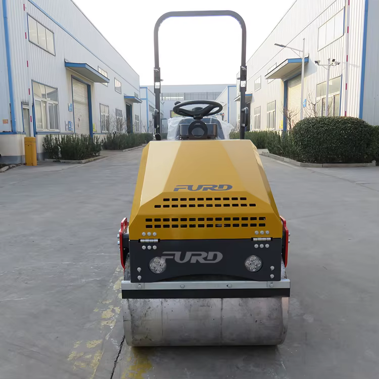 Dual Drum Driving 1 Ton Smooth Tandem Roller — image 3