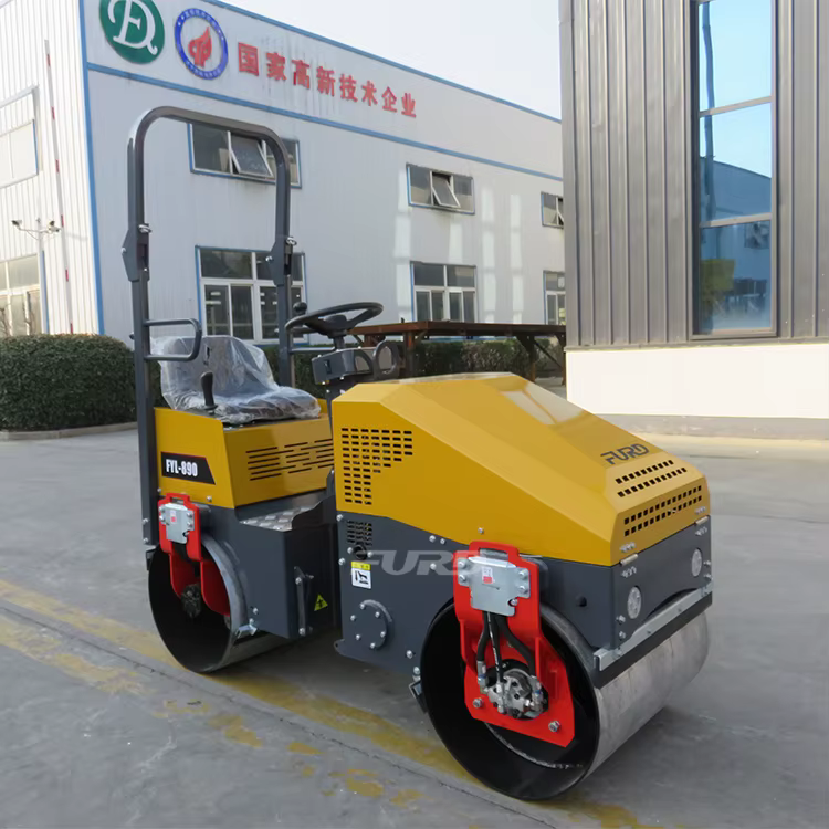 Dual Drum Driving 1 Ton Smooth Tandem Roller — image 4