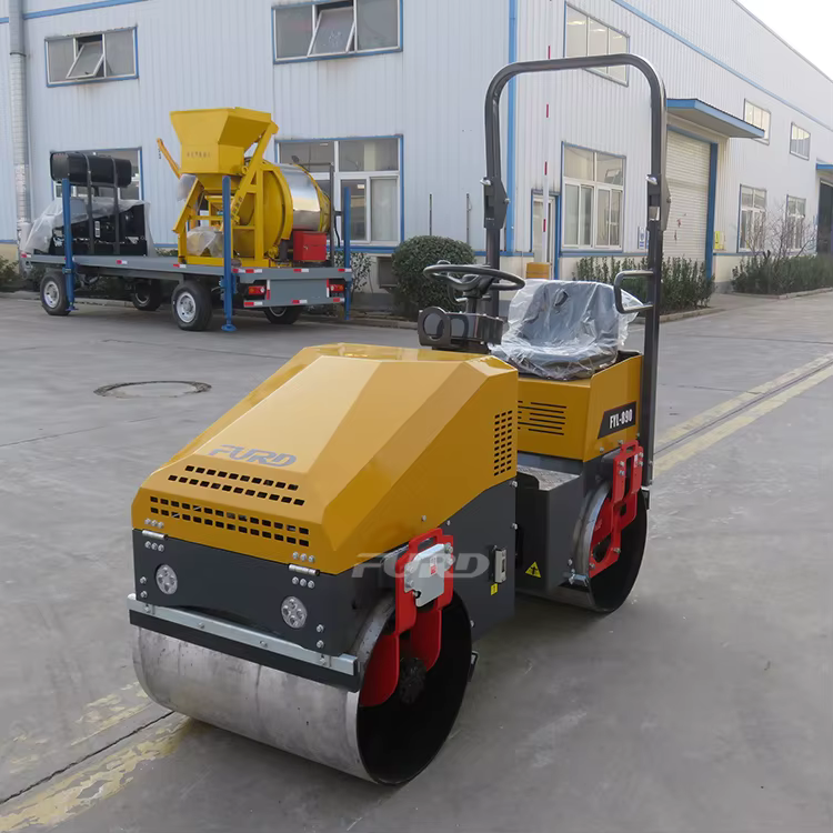 Dual Drum Driving 1 Ton Smooth Tandem Roller — image 6