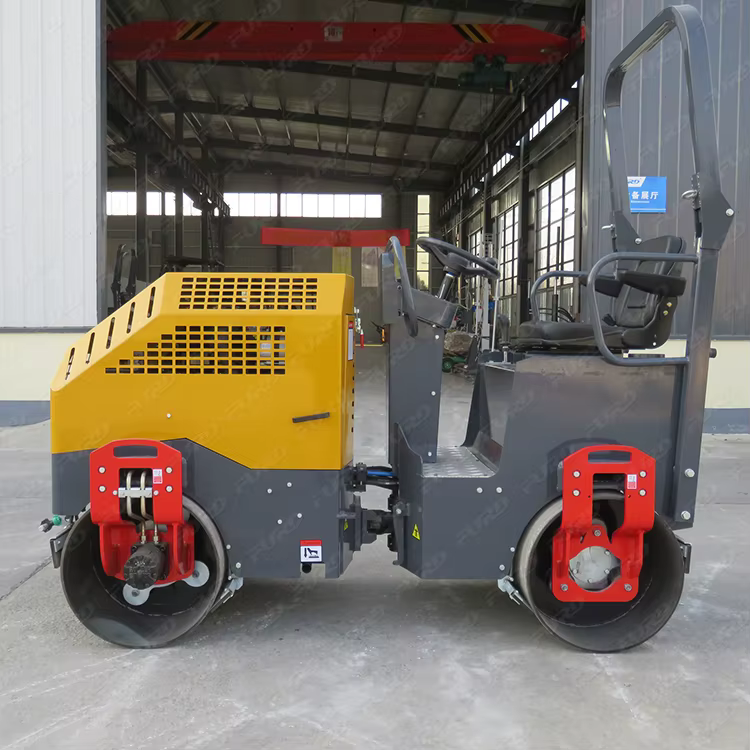 1800 Kg Diesel Engine Smooth Compaction Asphalt Roller with Large Water Tank — image 3