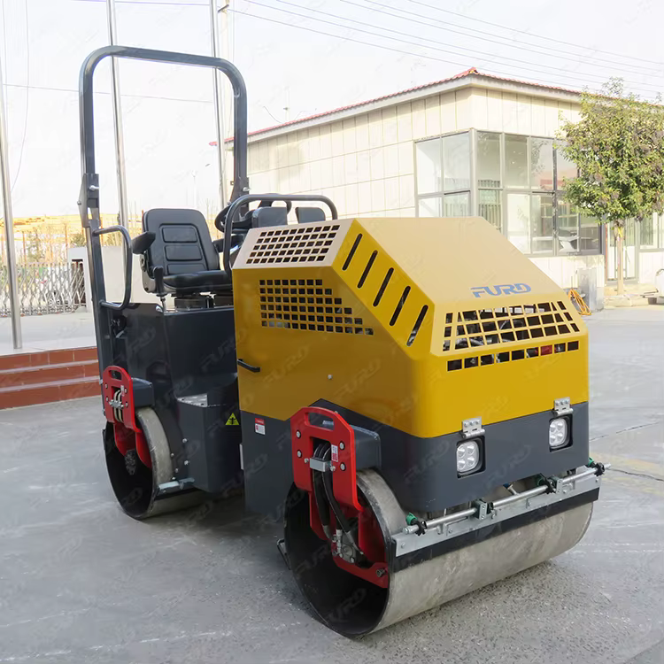 1800 Kg Diesel Engine Smooth Compaction Asphalt Roller with Large Water Tank — image 5