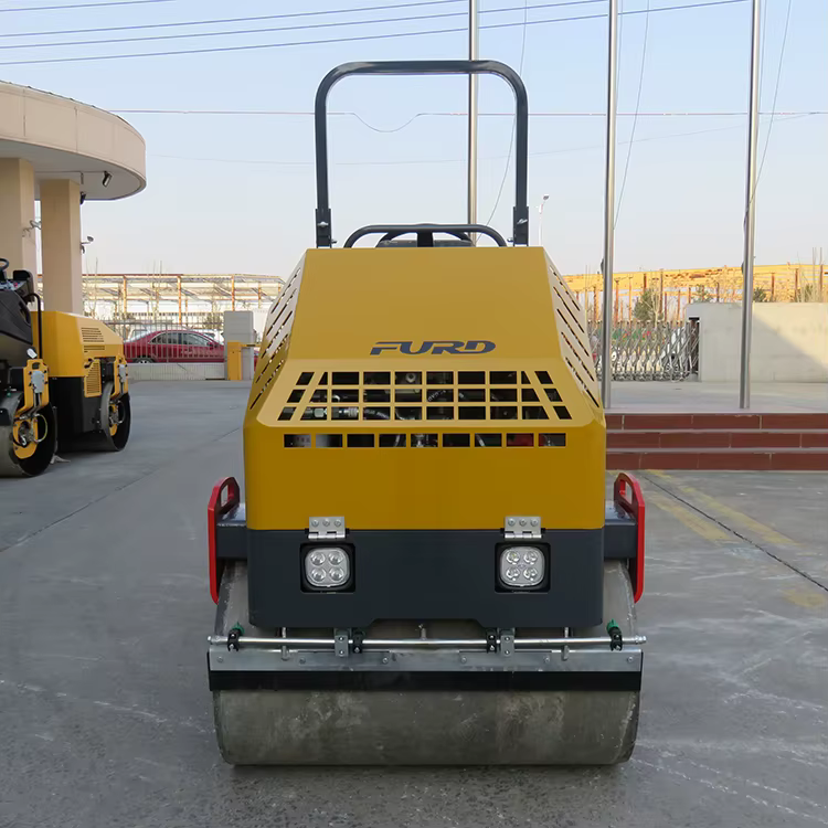 1800 Kg Diesel Engine Smooth Compaction Asphalt Roller with Large Water Tank — image 6