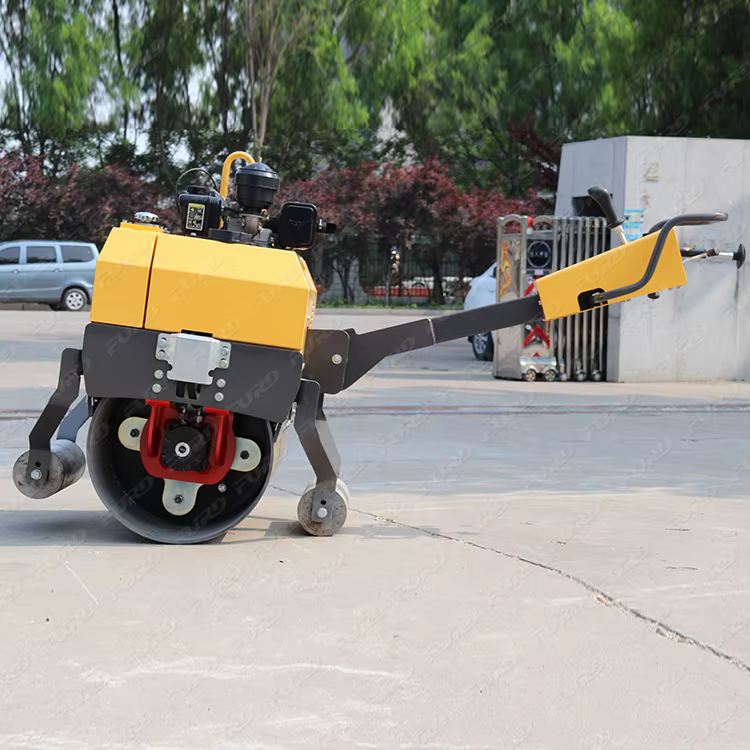FYL-750 Hydraulic Road Roller Compactor — image 3