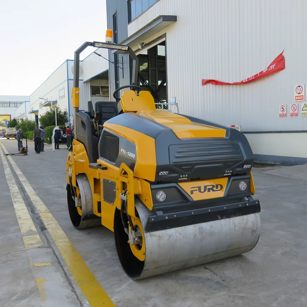 Gasoline Double Drum Vibratory Ground Roller Compactor — image 4