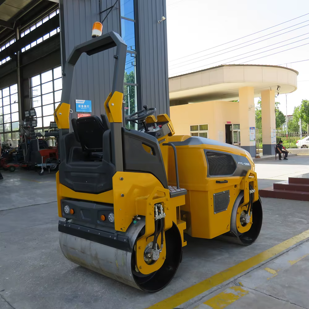Gasoline Double Drum Vibratory Ground Roller Compactor — image 5