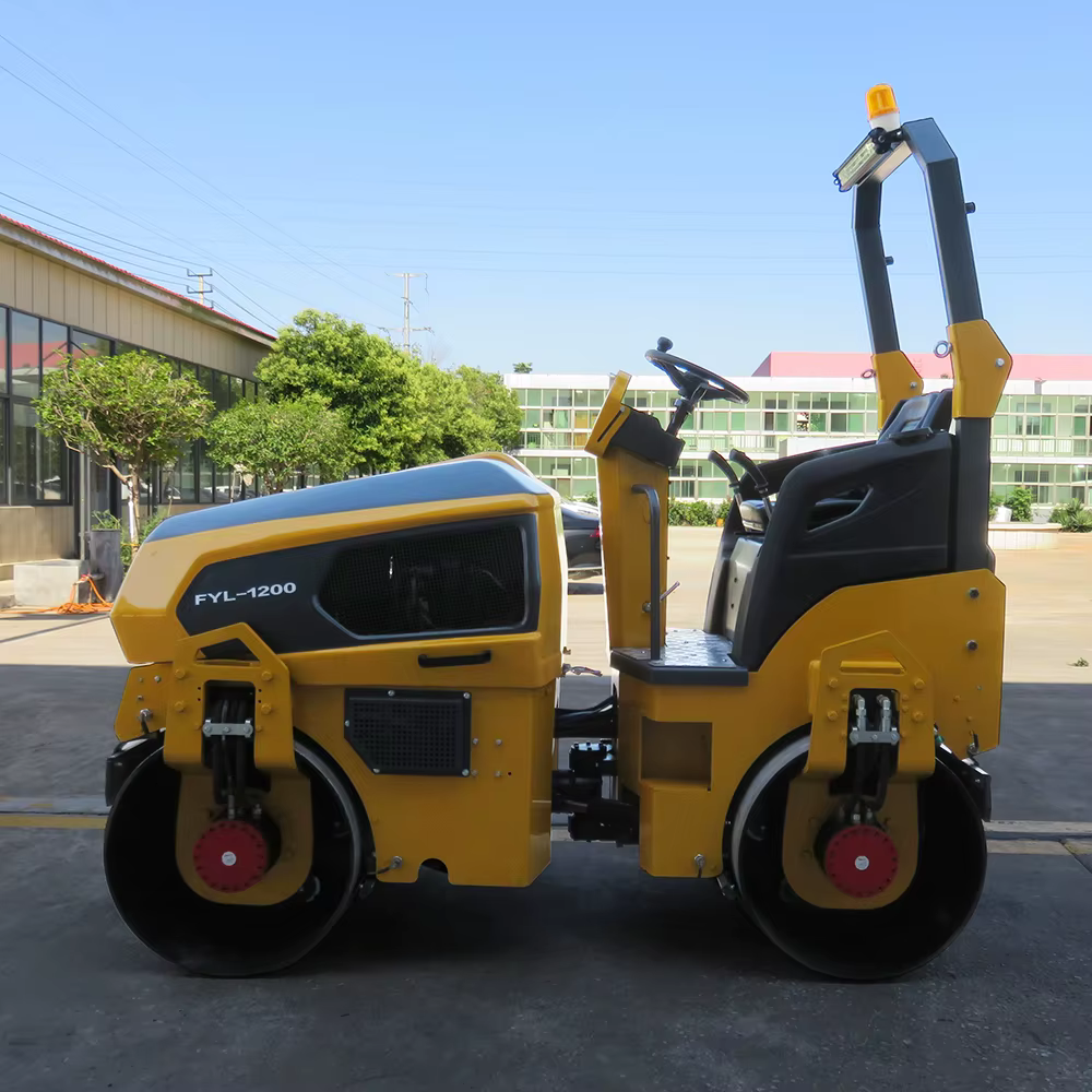 Gasoline Double Drum Vibratory Ground Roller Compactor — image 6