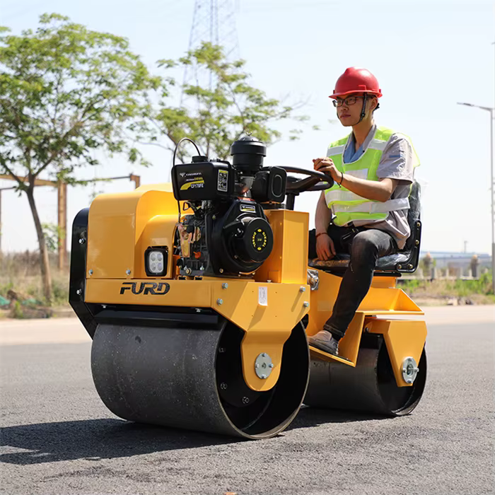 700kg Baby Riding Vibrating Roller Compactor — image 2