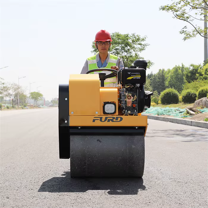700kg Baby Riding Vibrating Roller Compactor — image 3
