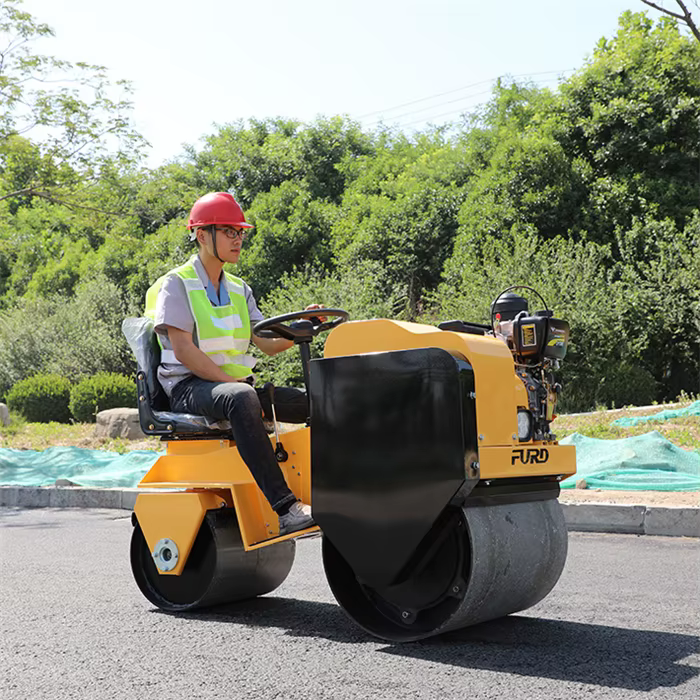 700kg Baby Riding Vibrating Roller Compactor — image 4