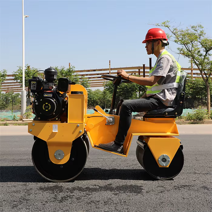 700kg Baby Riding Vibrating Roller Compactor — image 5