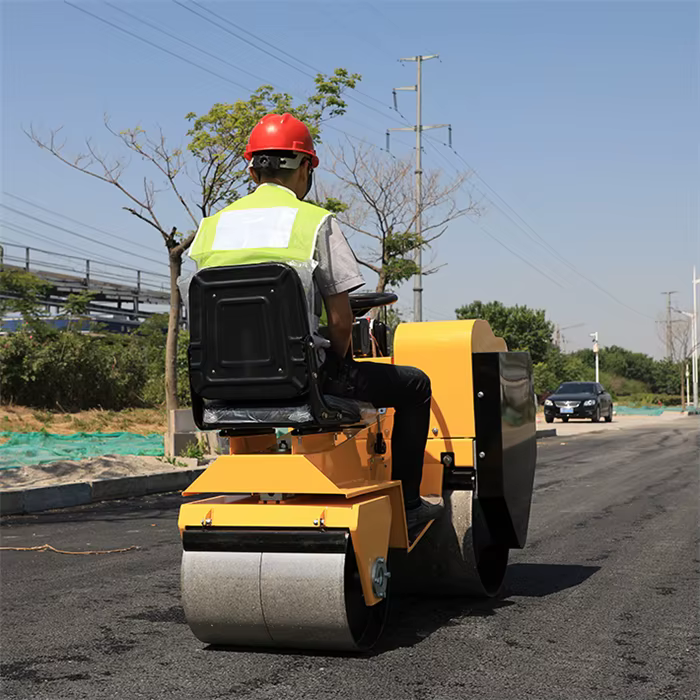700kg Baby Riding Vibrating Roller Compactor — image 6