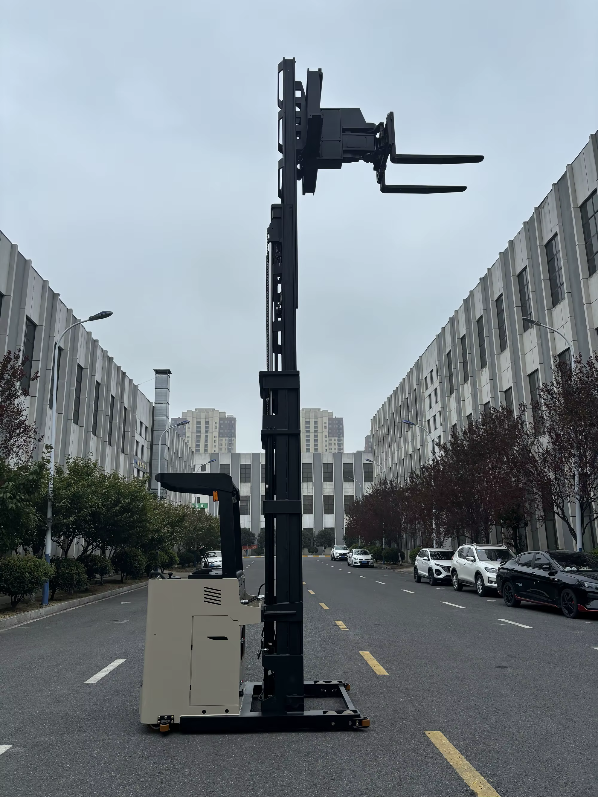 3 Way Narrow Aisle Stacker Forklift — image 3