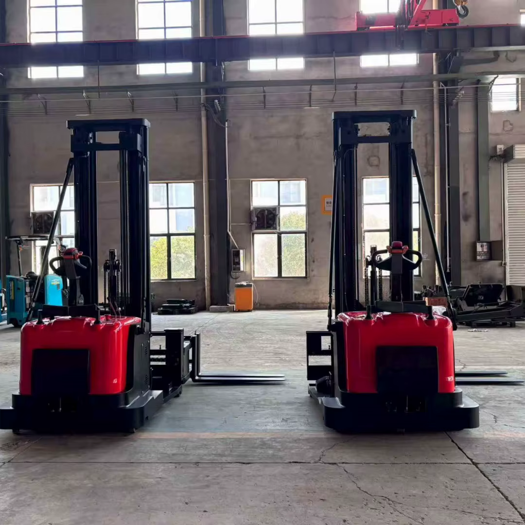 1 to 1.6 Ton Side Fork Stand-On Pallet Stacker — image 5
