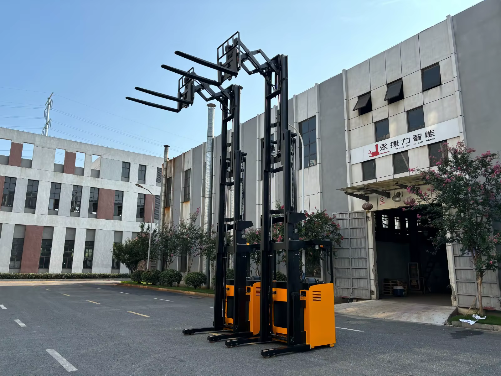 2tons Double Deep Scissor Battery Reach Forklift Electric Truck — image 4