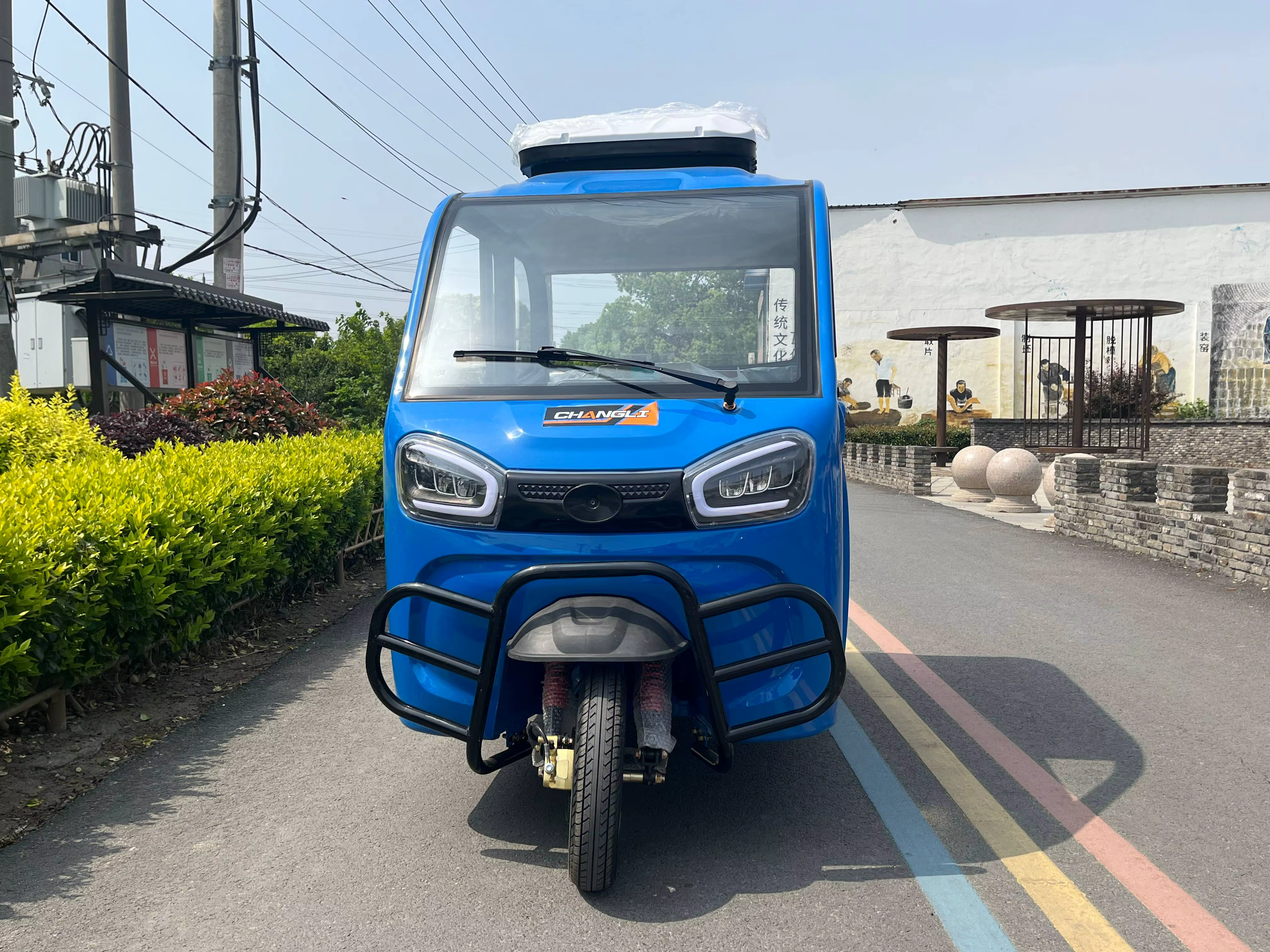 Fully Enclosed Mini Passenger Electric Tricycle — image 2
