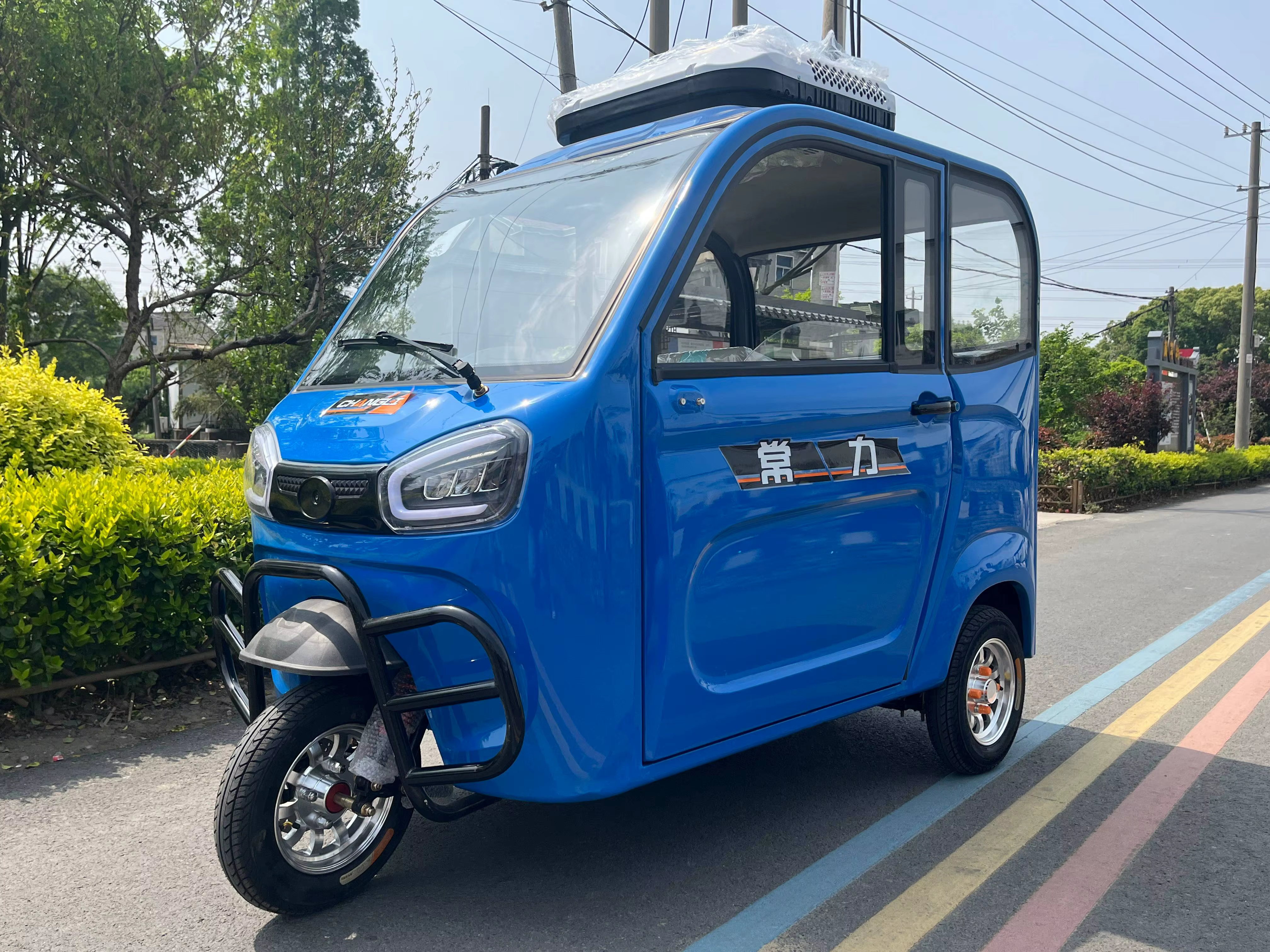 Fully Enclosed Mini Passenger Electric Tricycle — image 3