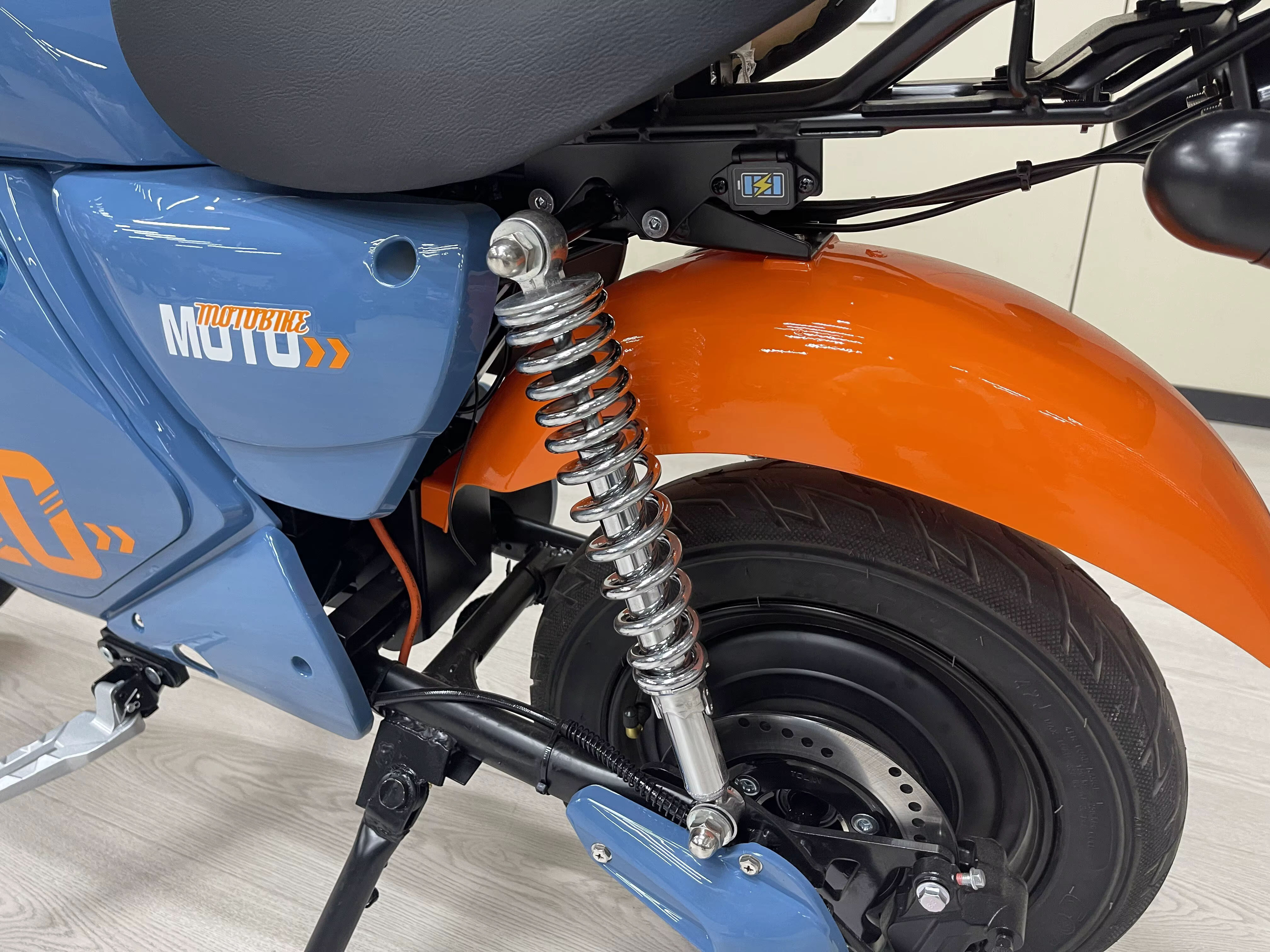 2025 600W 48-72V Lithium Battery Electric Motorcycle for Adults — image 7