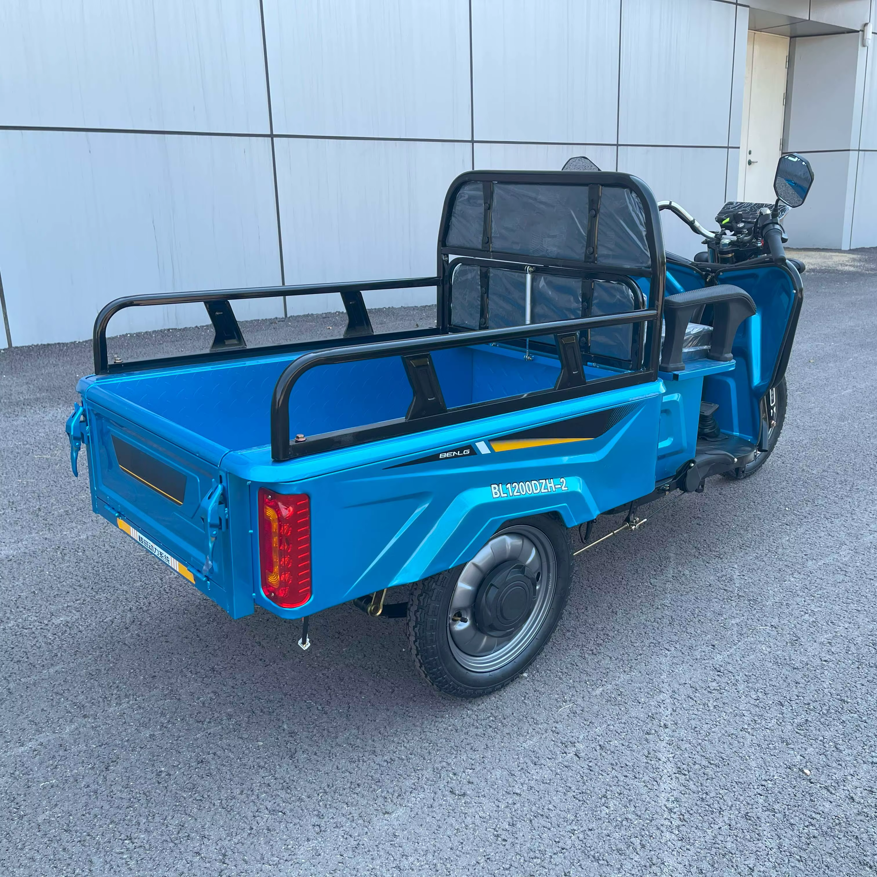 Electric 3-Wheel Self-Lifting Dump Cargo Trike 48V — image 3