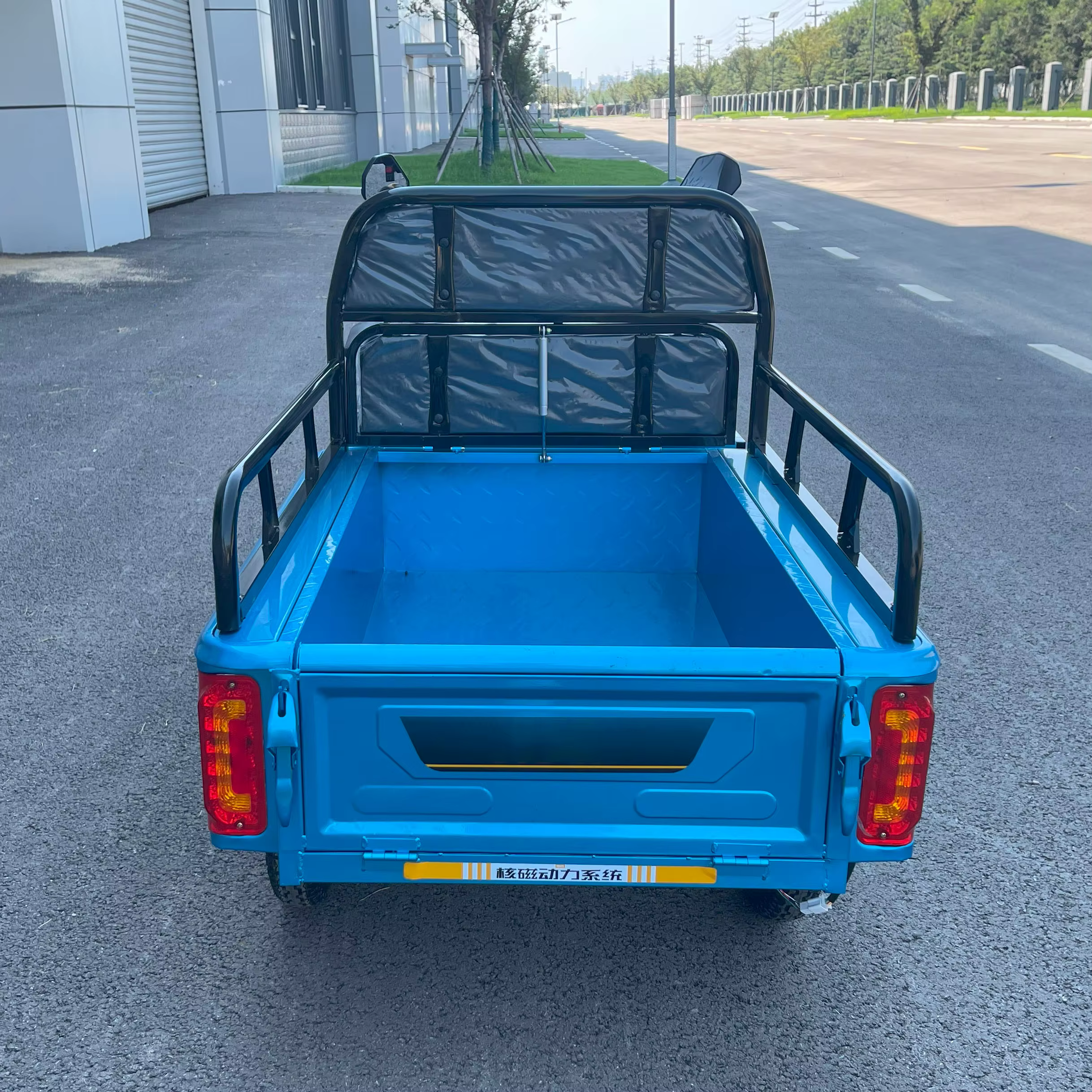 Electric 3-Wheel Self-Lifting Dump Cargo Trike 48V — image 4
