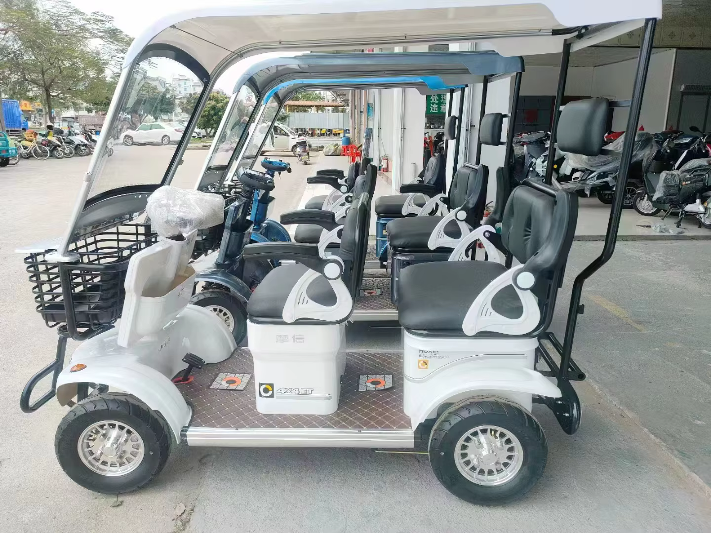 Four Wheel Electric Golf Cart — image 3