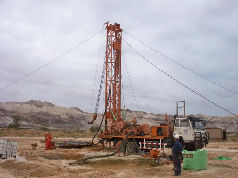Hydraulic Crawler Core Drilling Rig — image 2