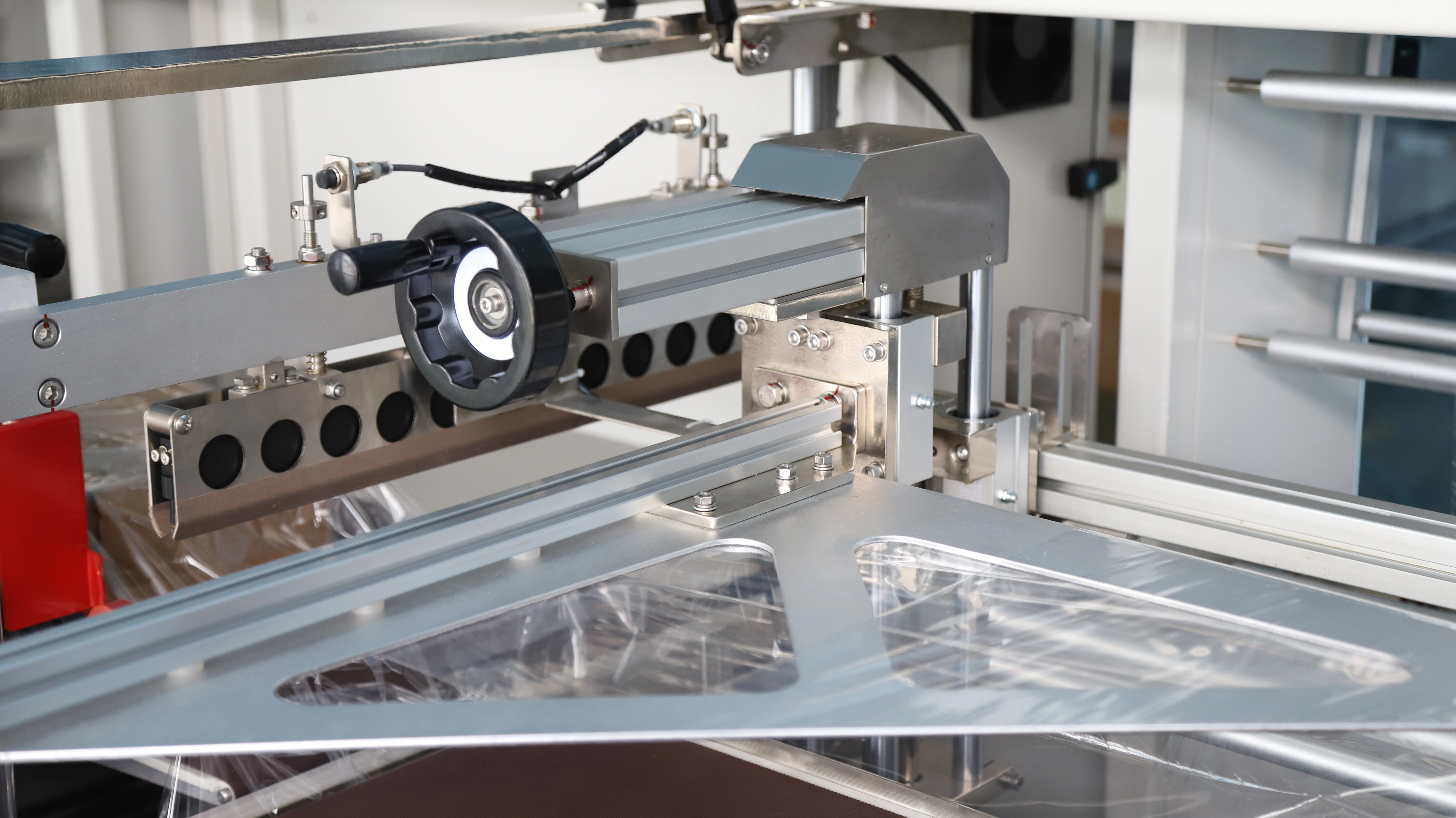 BSF-5545LD+BS-5030X HUALIAN Heat Shrink Wrapping Packaging Machine — image 4