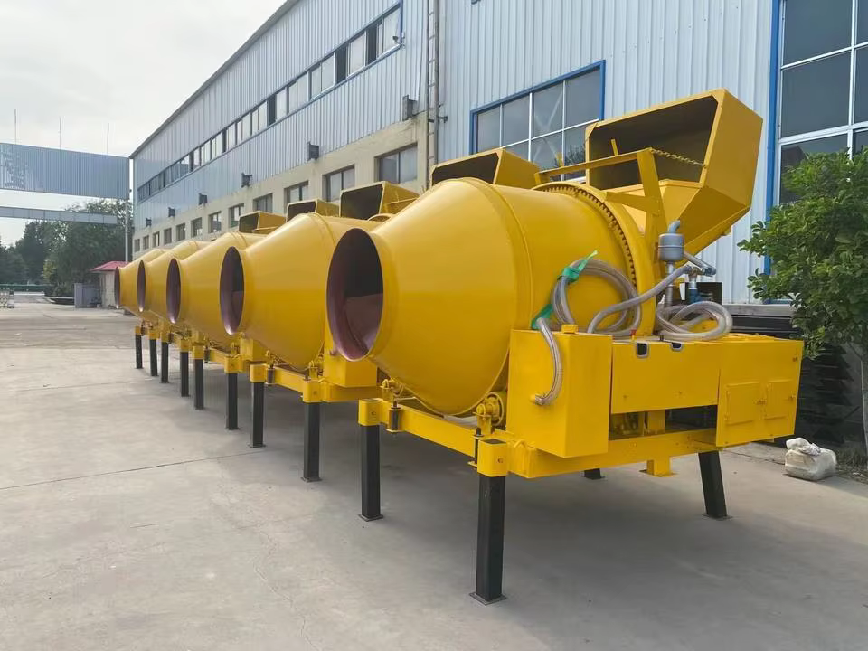 Portable Plastic Drum Concrete Mixer with Automatic Feeding Pump — image 3