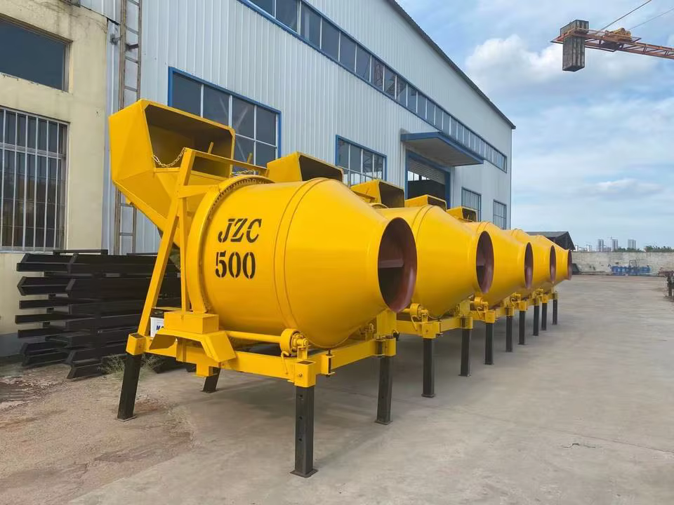 Portable Plastic Drum Concrete Mixer with Automatic Feeding Pump — image 6