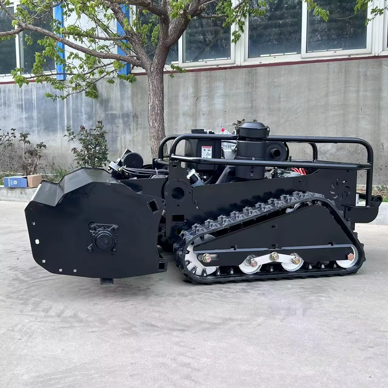 Big Power Engine Robot Grass Cutter — image 2