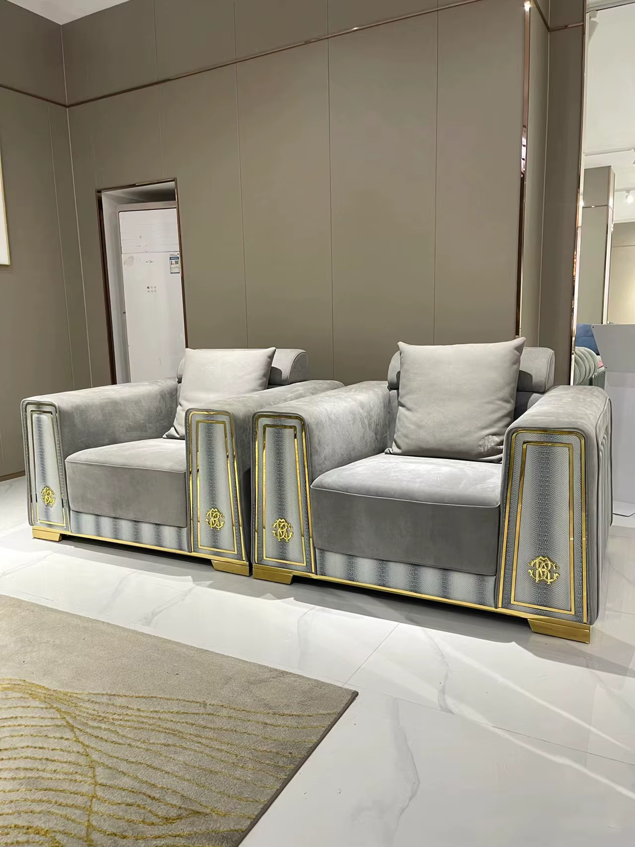 Furnistyle Luxury Italian Gray Velvet Corner Sofa Set — image 6