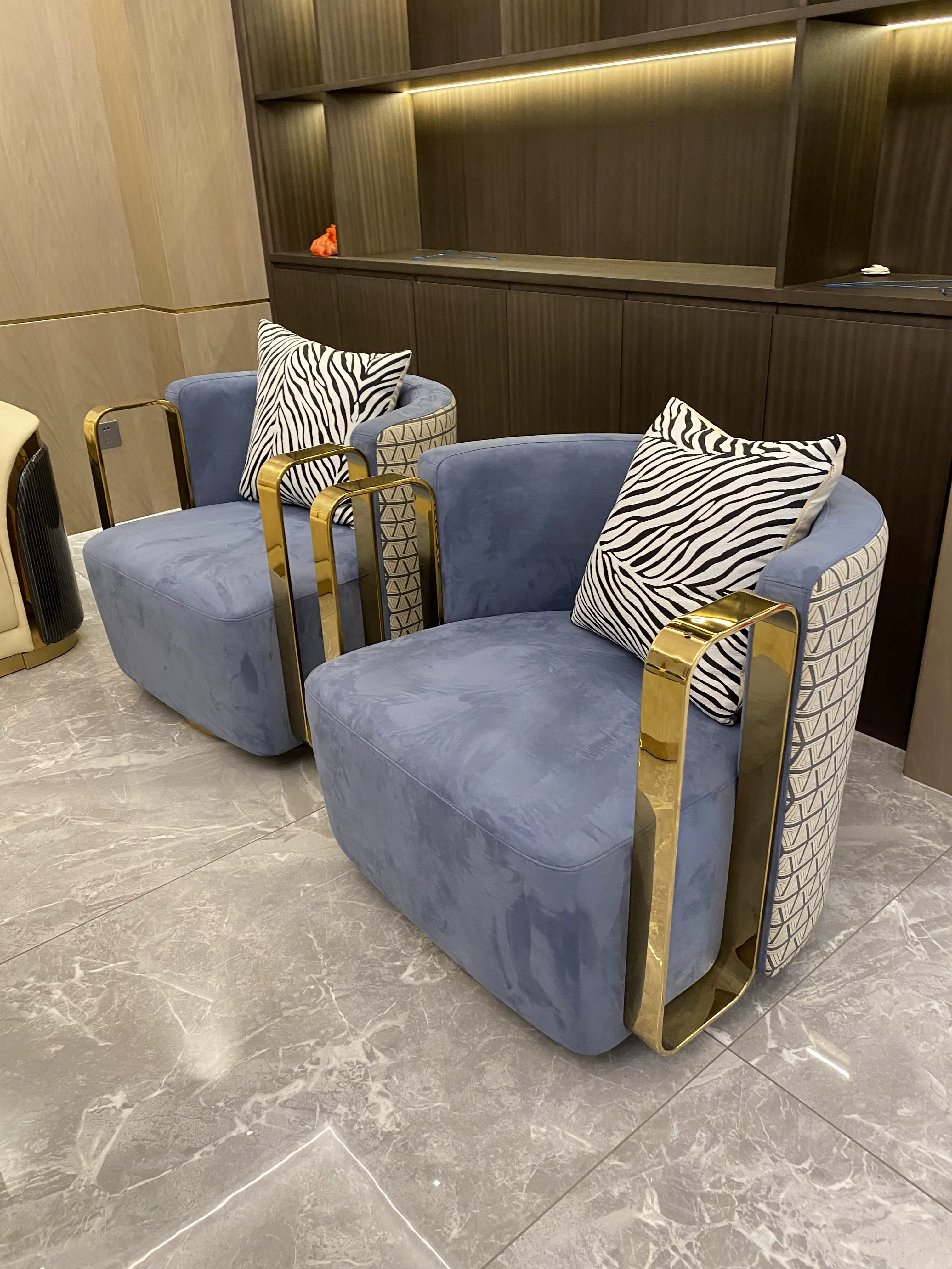 Furnistyle Genuine Leather U-Shaped Sectional Sofa Set — image 2